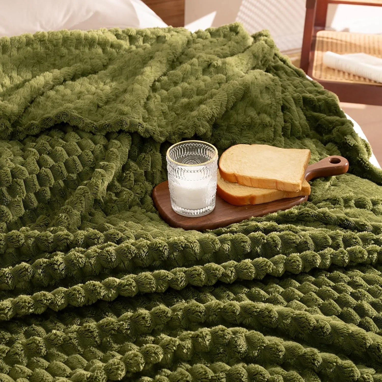 David's Home Ultra Soft Fleece Blanket Twin Size, Warm Lightweight 3D Jacquard Flannel Blanket for Fall Winter, Fluffy Cozy Luxury Plush Suitable for Bed Room Decor,66"x90", Oliva Green