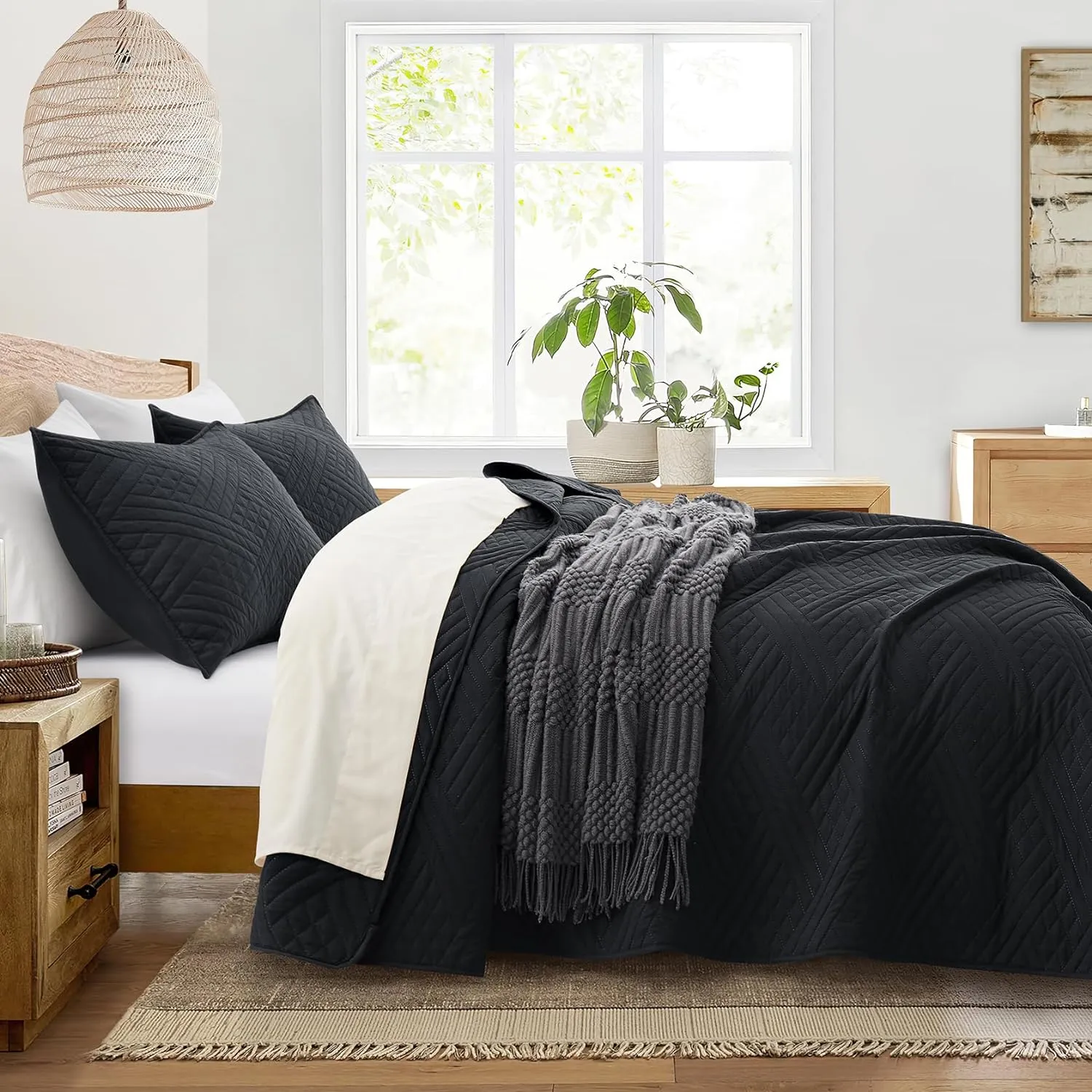 Lavsiry Black Quilt Queen Size with Striped Pattern, Lightweight Soft Summer Thin Microfiber Bedspread & Coverlet Bedding Set for All Seasons - 3 Piece(1 Quilt, 2 Pillow Shams)